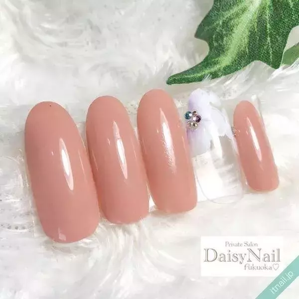 初夏に注目したい コーラルオレンジでアートするネイルデザイン ローリエプレス