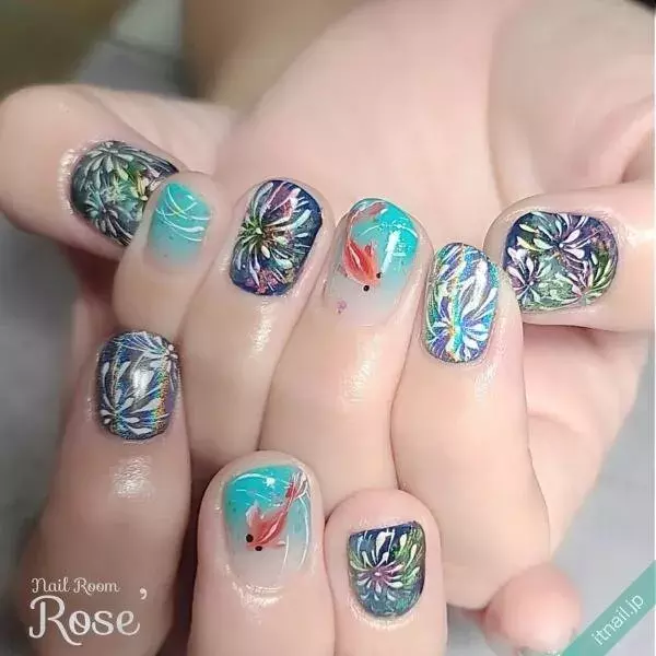 夏は 金魚ネイル にトライしてみない 指先からお祭り感を満喫 ローリエプレス 夏は 金魚ネイル にトライしてみない 指先からお祭り感を満喫 ローリエプレス
