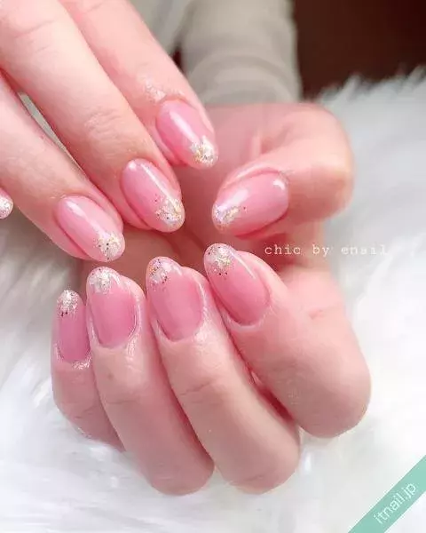 大人女子におすすめ シンプルなのにあざと可愛いネイルデザイン ローリエプレス