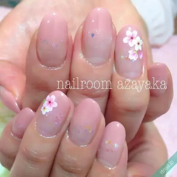 季節を楽しむ桜ネイル シンプルから華やかまで9デザイン厳選 ローリエプレス 季節を楽しむ桜ネイル シンプルから華やかまで9デザイン厳選 ローリエプレス