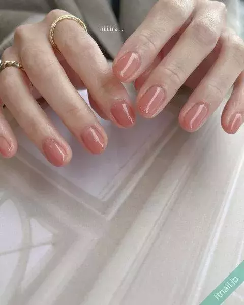 くすみカラーで彩る春ネイル特集 ワンカラーからアシメデザインまで ローリエプレス
