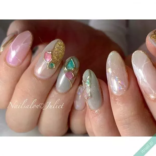 囲みミラーのシェルネイル が可愛すぎる おすすめのデザインをご紹介 ローリエプレス 囲みミラーのシェルネイル が可愛すぎる おすすめのデザインをご紹介 ローリエプレス