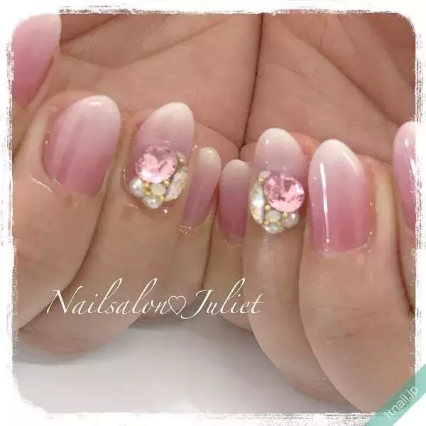 花びらネイル で春到来 グラデーションで好感度アップ ローリエプレス 花びらネイル で春到来 グラデーションで好感度アップ ローリエプレス