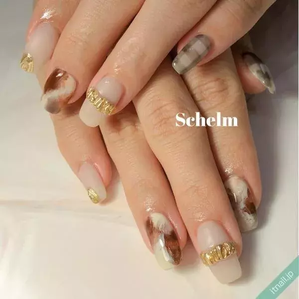 冬の 優しいネイル はオフホワイトにお任せ 人気デザインをcheckしよう ローリエプレス