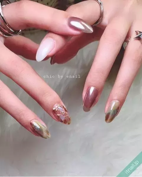 大人可愛いが作れる ピンクミラーネイル 集 ちょっぴり冒険した指先へ ローリエプレス