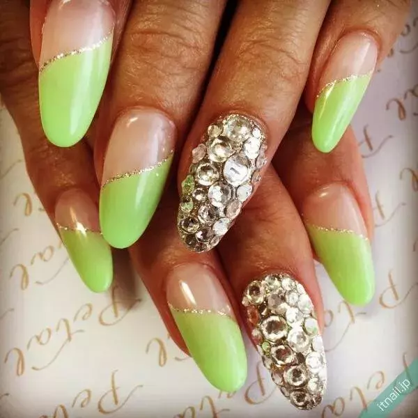 春のライトグリーンネイル スタイル別に魅せる10デザイン ローリエプレス 春のライトグリーンネイル スタイル別に魅せる10デザイン ローリエプレス