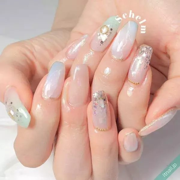 夏の爽やかネイルは グリーン シェル で決める おすすめデザインを紹介 ローリエプレス