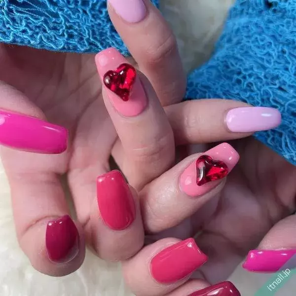 セルフで簡単 パーツを使ってアートするぷっくりネイルデザイン ローリエプレス