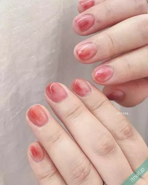 夏の夜を泳ぐ金魚のよう 浴衣に合わせたい赤色のネイルデザイン ローリエプレス