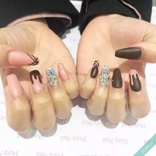 バレンタインネイル特集 シンプルからキュートなデザインまで一気見せ ローリエプレス バレンタインネイル特集 シンプルからキュートなデザインまで一気見せ ローリエプレス