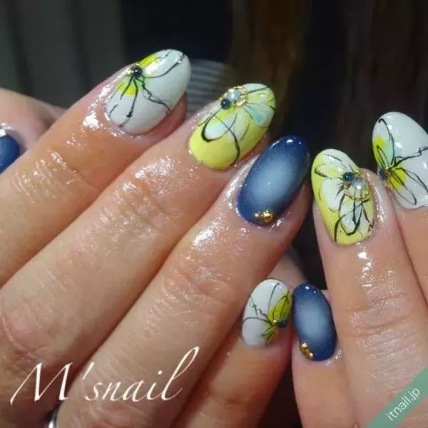 どのネイルアートと合わせる カジュアルだけじゃない デニムネイル デザイン ローリエプレス どのネイルアートと合わせる カジュアルだけじゃない デニムネイル デザイン ローリエプレス