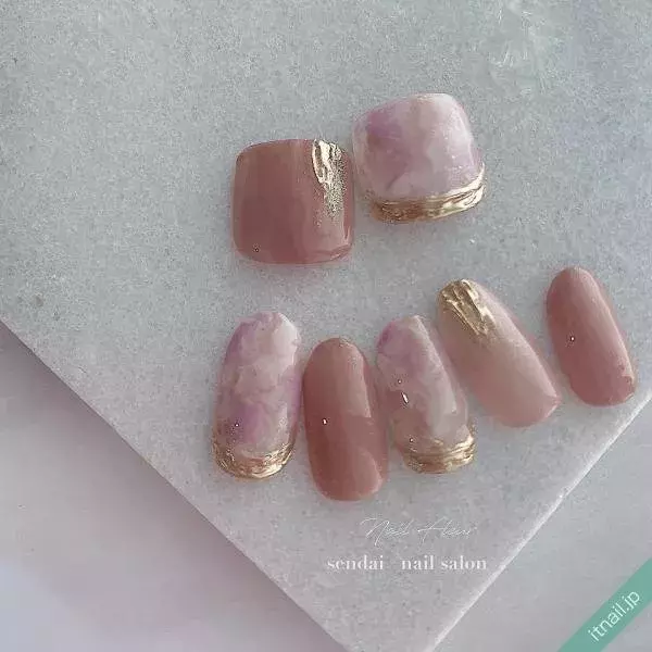 地味見えさせない くすみカラーのタイダイ柄ネイル8選 ローリエプレス