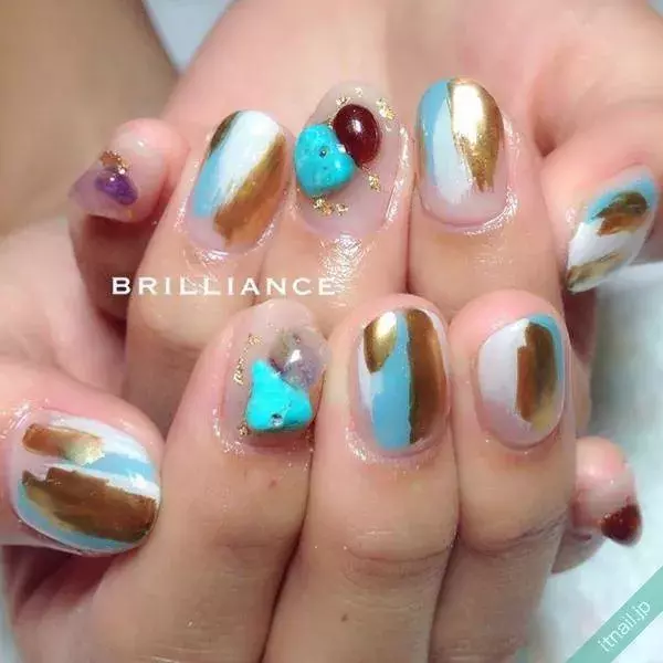 エスニックなニュアンスネイルで 大人カジュアルな指先に ローリエプレス エスニックなニュアンスネイルで 大人カジュアルな指先に ローリエプレス