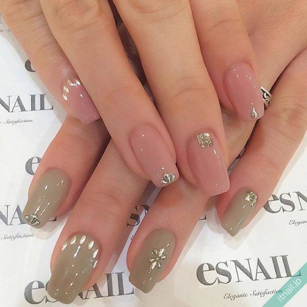 上品さも可愛さも ピンク グレーネイル が流行中 ローリエプレス