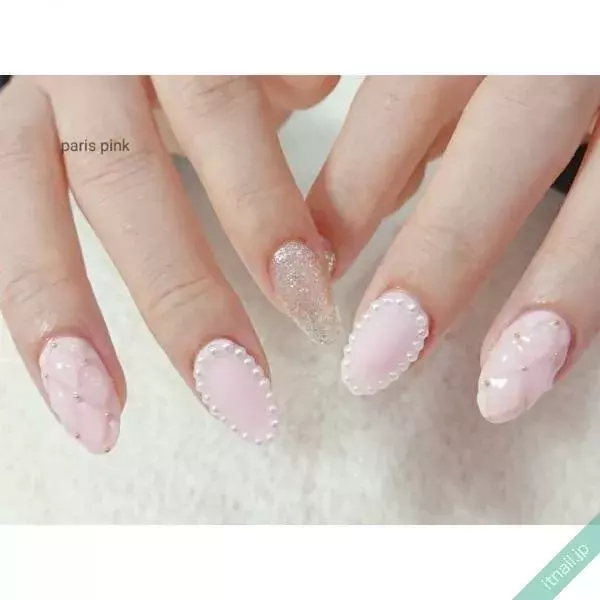 ガーリーにもきれいめにもぴったり パールの囲みネイル7選 ローリエプレス