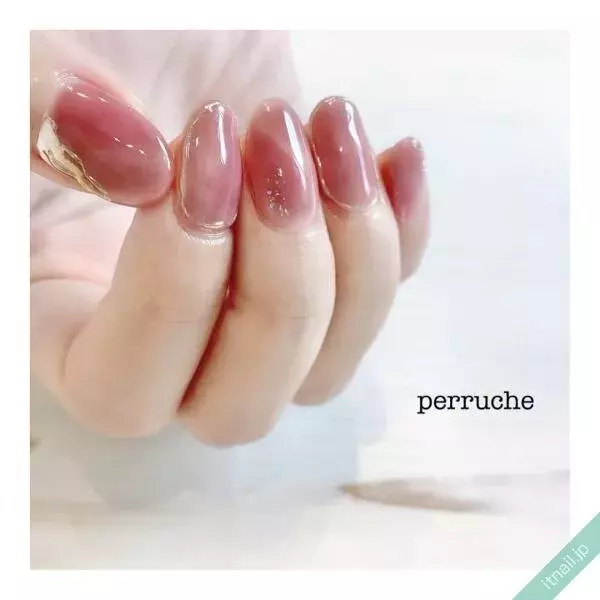 シックなベージュネイルで大人っぽく 21年秋冬におすすめのデザイン ローリエプレス シックなベージュネイルで大人っぽく 21年秋冬におすすめのデザイン ローリエプレス