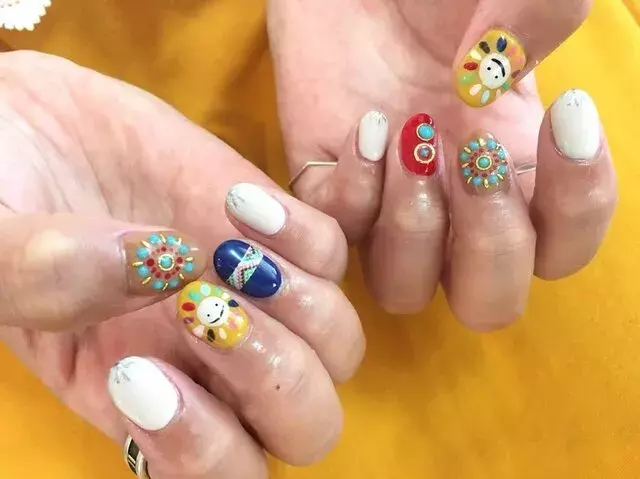 手描きネイル特集 まさに芸術 繊細なアートで個性をアピールできるデザイン特集 ローリエプレス 手描きネイル特集 まさに芸術 繊細なアートで個性をアピールできるデザイン特集 ローリエプレス