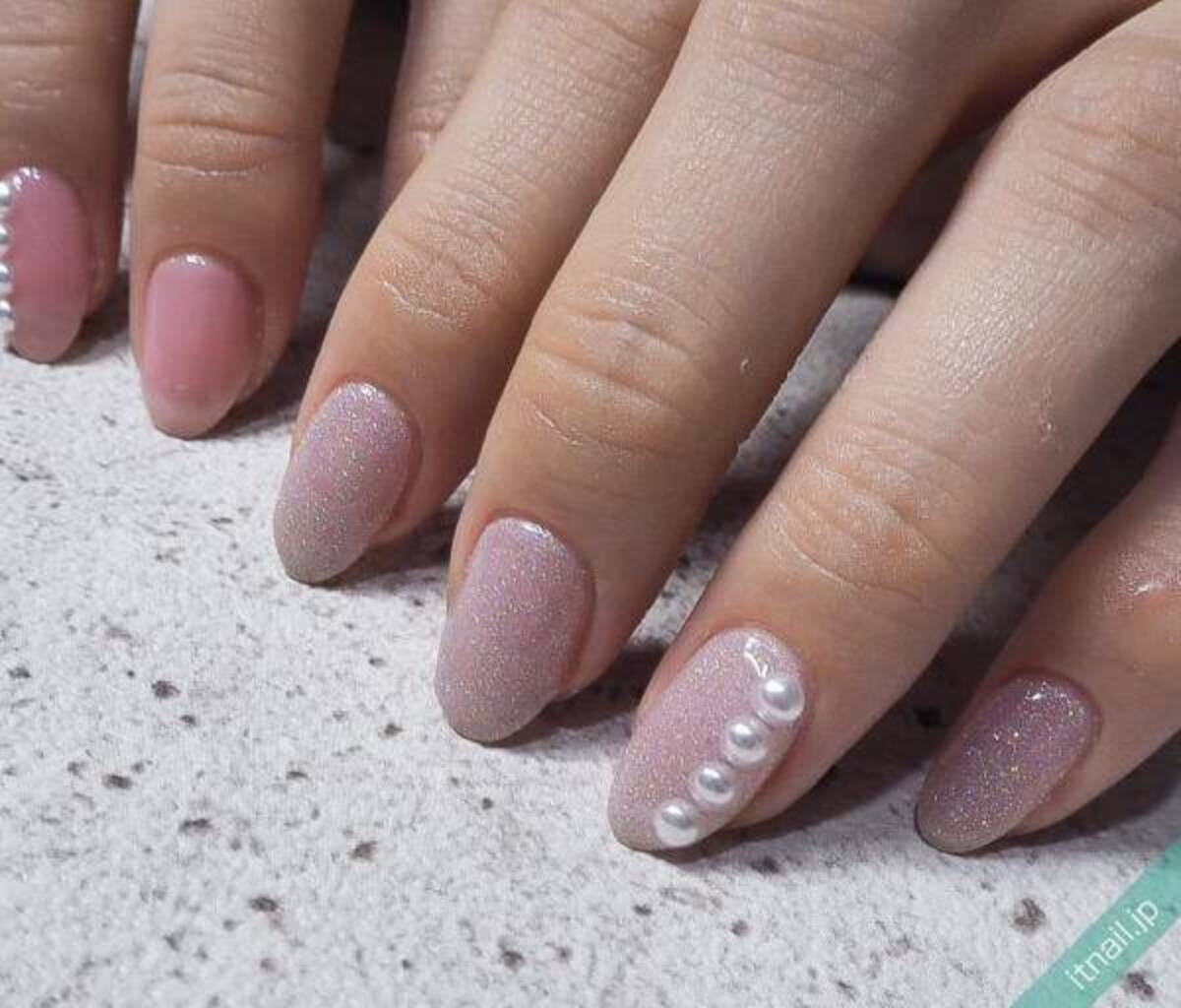 春ネイルはラメが気分 繊細なラメ使いで 高級感溢れるネイルに ローリエプレス