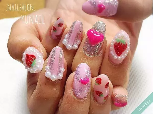 Sns映え確実な いちごネイル まとめ 可愛くて目立つ今っぽデザイン ローリエプレス