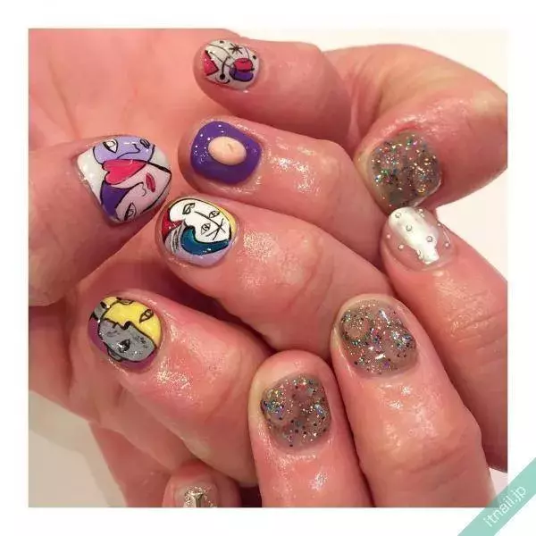 個性派ネイルならコレ 人の顔を描いたモダンネイルアート帖 ローリエプレス