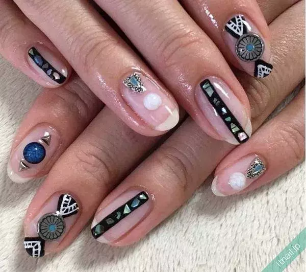 クリアベース 手描きアートのネイルで個性を出して手元からモテget ローリエプレス