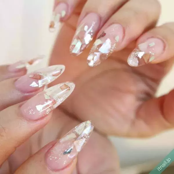 透明感が美しい クリアエッジネイルのバリエーションをご紹介 ローリエプレス 透明感が美しい クリアエッジネイルのバリエーションをご紹介 ローリエプレス