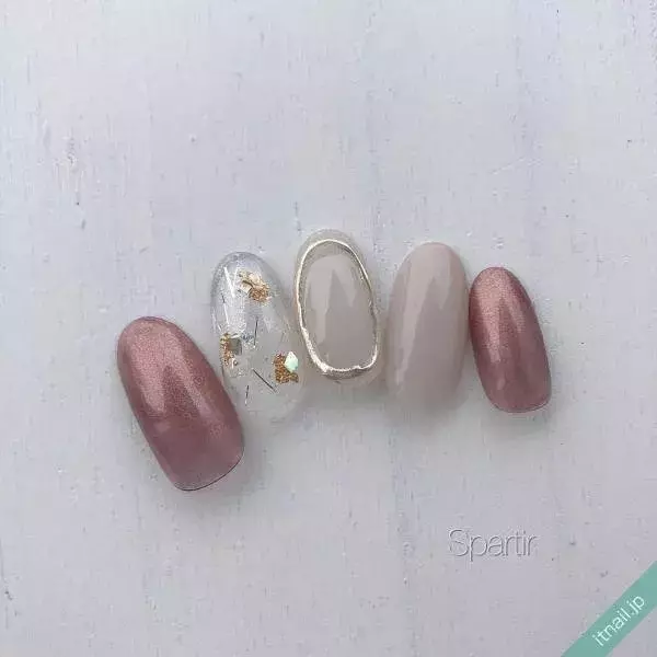 40代の秋はこれで輝く 上品なパープルブラウンのネイル6選 ローリエプレス