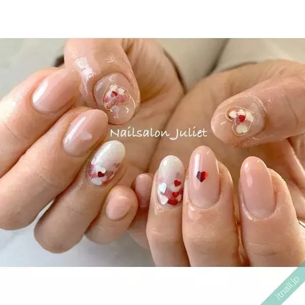 甘くガーリーにきめてこっ きらきらハートホログラムネイル7選 ローリエプレス 甘くガーリーにきめてこっ きらきらハートホログラムネイル7選 ローリエプレス