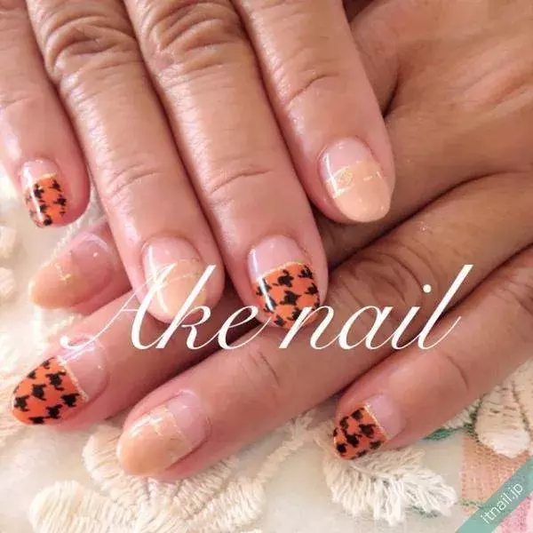 お洒落度高め ブラック オレンジでアートするネイルデザイン ローリエプレス お洒落度高め ブラック オレンジでアートするネイルデザイン ローリエプレス