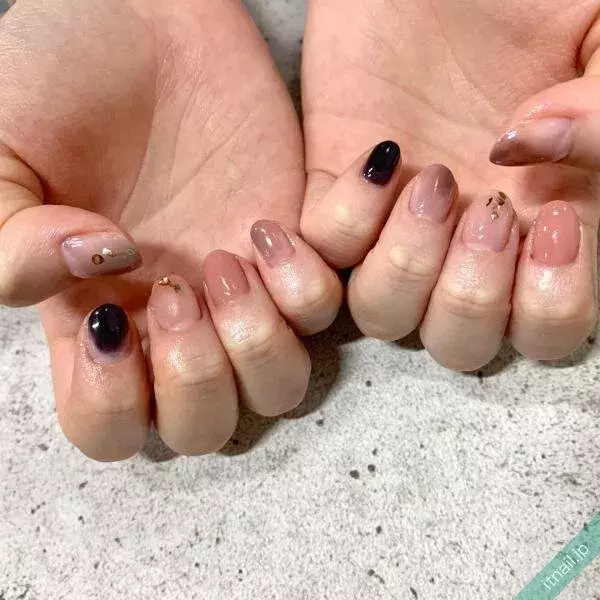 ブラック ピンク で作る甘辛ネイル集 自分だけのデザインを見つけよ ローリエプレス ブラック ピンク で作る甘辛ネイル集 自分だけのデザインを見つけよ ローリエプレス