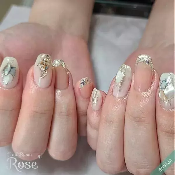 乳白色で楽しむ シンプル冬ネイル9選 ローリエプレス 乳白色で楽しむ シンプル冬ネイル9選 ローリエプレス