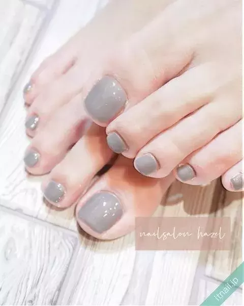 清潔感のあるフットネイル は大人のたしなみ オールシーズンokの素敵7デザイン ローリエプレス