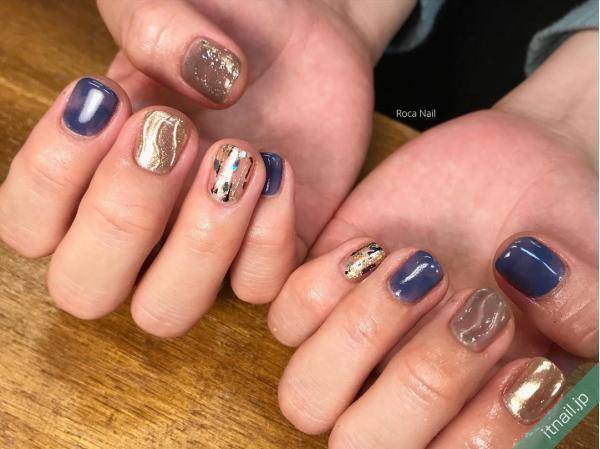 甘い春色が苦手なら ネイビーネイル でカジュアルにきめよう ローリエプレス