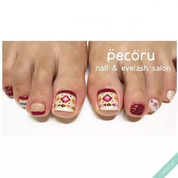 秋のフットネイル 今年は 柄ネイル で決まり ローリエプレス