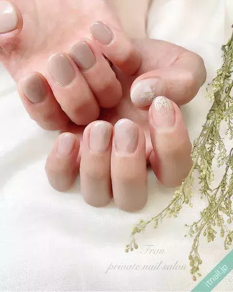 オフィスok 短い爪でも楽しめる シンプルネイル Top10 ローリエプレス