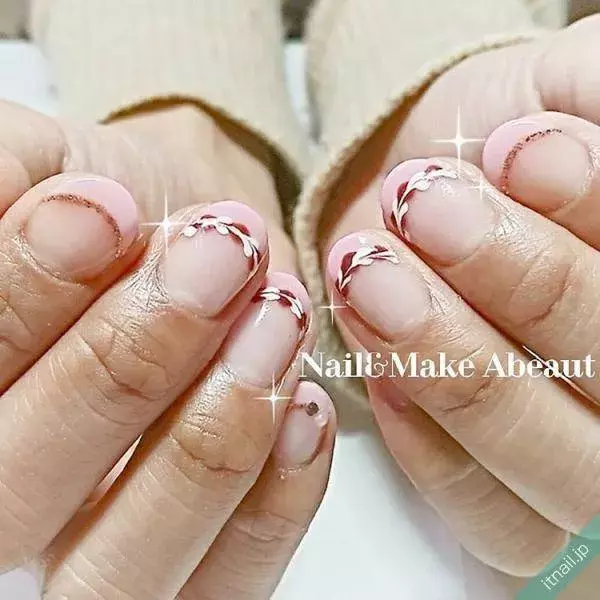 ガーリー派の合コンネイルに ピンク系カラー ピーコック柄 のデザインはいかが ローリエプレス ガーリー派の合コンネイルに ピンク系カラー ピーコック柄 のデザインはいかが ローリエプレス