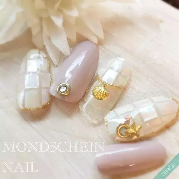 シェルのタイルネイル で上品な輝きをまとう おすすめのハンド フットデザイン ローリエプレス シェルのタイルネイル で上品な輝きをまとう おすすめのハンド フットデザイン ローリエプレス