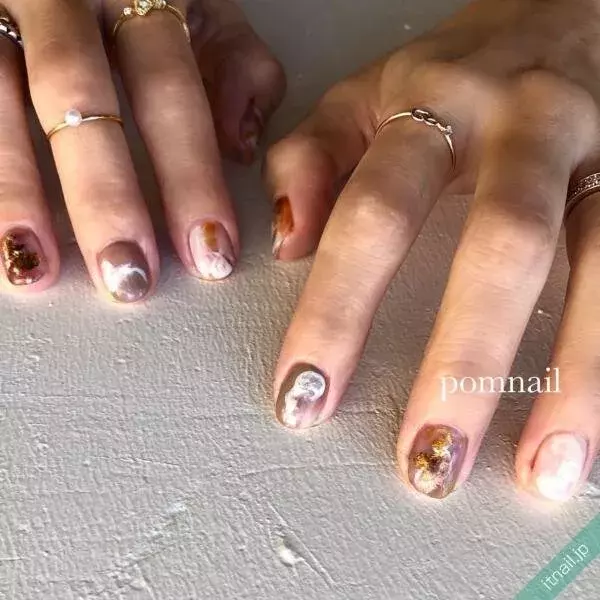 オシャレ映え抜群 秋におすすめの マーブルネイル ９選 ローリエプレス