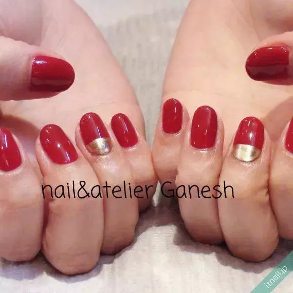 ほどよく美魔女テイスト レッド ミラーネイルでほんのりセクシーに ローリエプレス ほどよく美魔女テイスト レッド ミラーネイルでほんのりセクシーに ローリエプレス