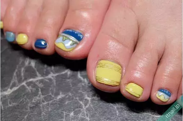 いよいよシーズン イエローなフットネイルでハッピーを纏おう ローリエプレス いよいよシーズン イエローなフットネイルでハッピーを纏おう ローリエプレス