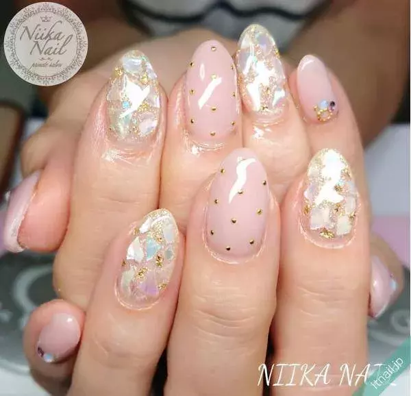 カラフルなドットネイルが可愛い 指先をおしゃれにしよう ローリエプレス