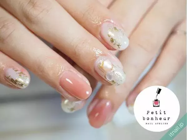 セルフで真似したい ホイルアート の高見えネイルデザイン集 ローリエプレス