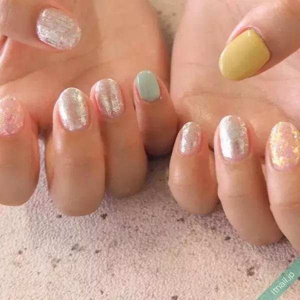 セルフで真似したい ホイルアート の高見えネイルデザイン集 ローリエプレス