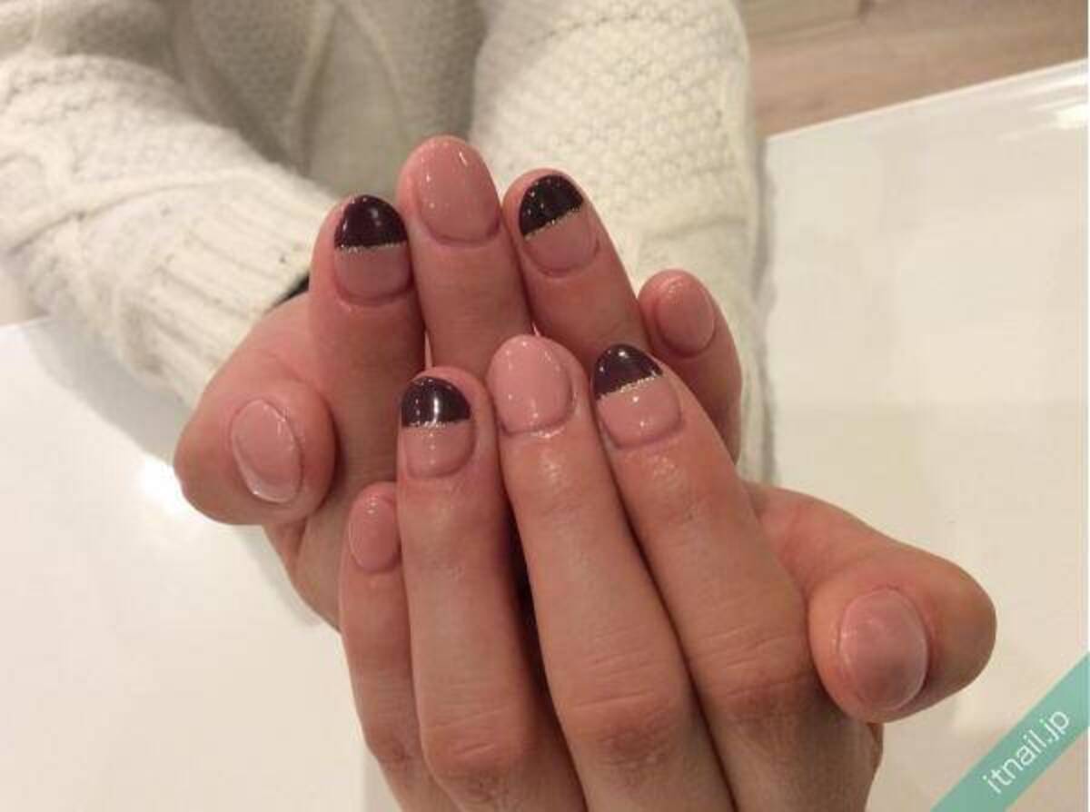 どのデザインが好き 大人カラーで作るバイカラーネイル ローリエプレス