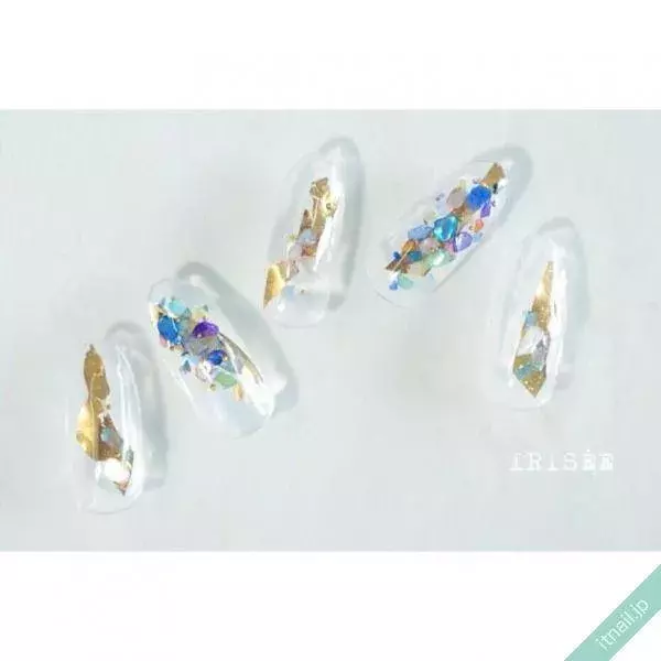 クリア シェルで涼しげな手元に 夏ネイルイチオシデザイン5選 ローリエプレス