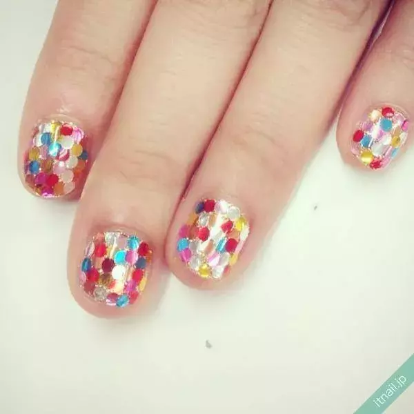 キラキラな指先にうっとり ミラーボールネイル のデザイン特集 ローリエプレス キラキラな指先にうっとり ミラーボールネイル のデザイン特集 ローリエプレス