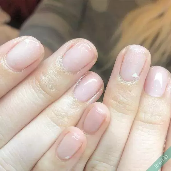 ジェルネイル長持ちの秘訣 ベースジェルを塗る際のポイントとは ローリエプレス