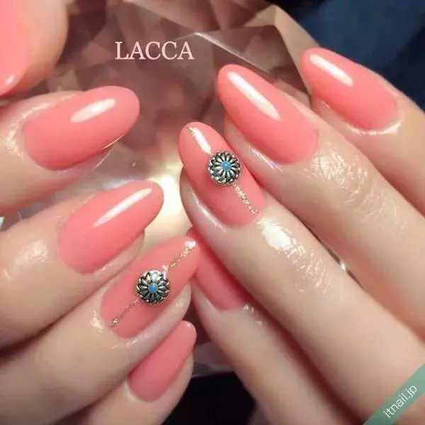 大人カッコいいのだけ コンチョを使ったデイリーネイル5選 ローリエプレス