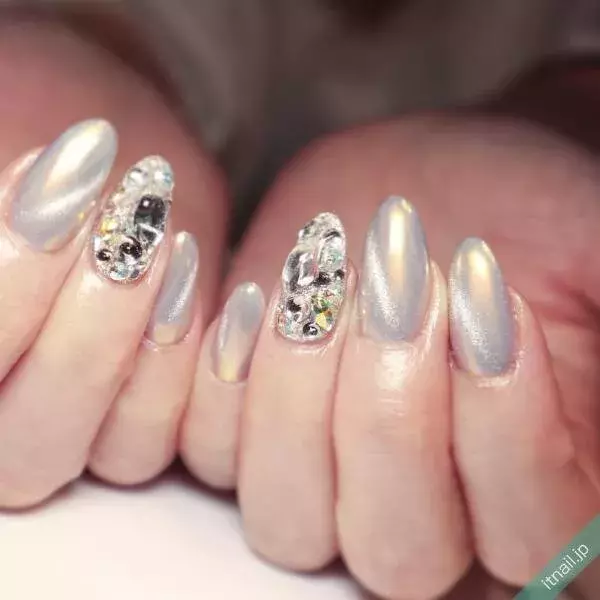 21年後半戦はメタリックネイルで 必見デザイン7選 ローリエプレス 21年後半戦はメタリックネイルで 必見デザイン7選 ローリエプレス