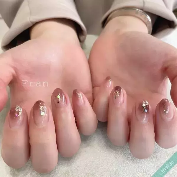 大人の夏ネイルは 透けるブラウン がいい おすすめハンド フット11選 ローリエプレス